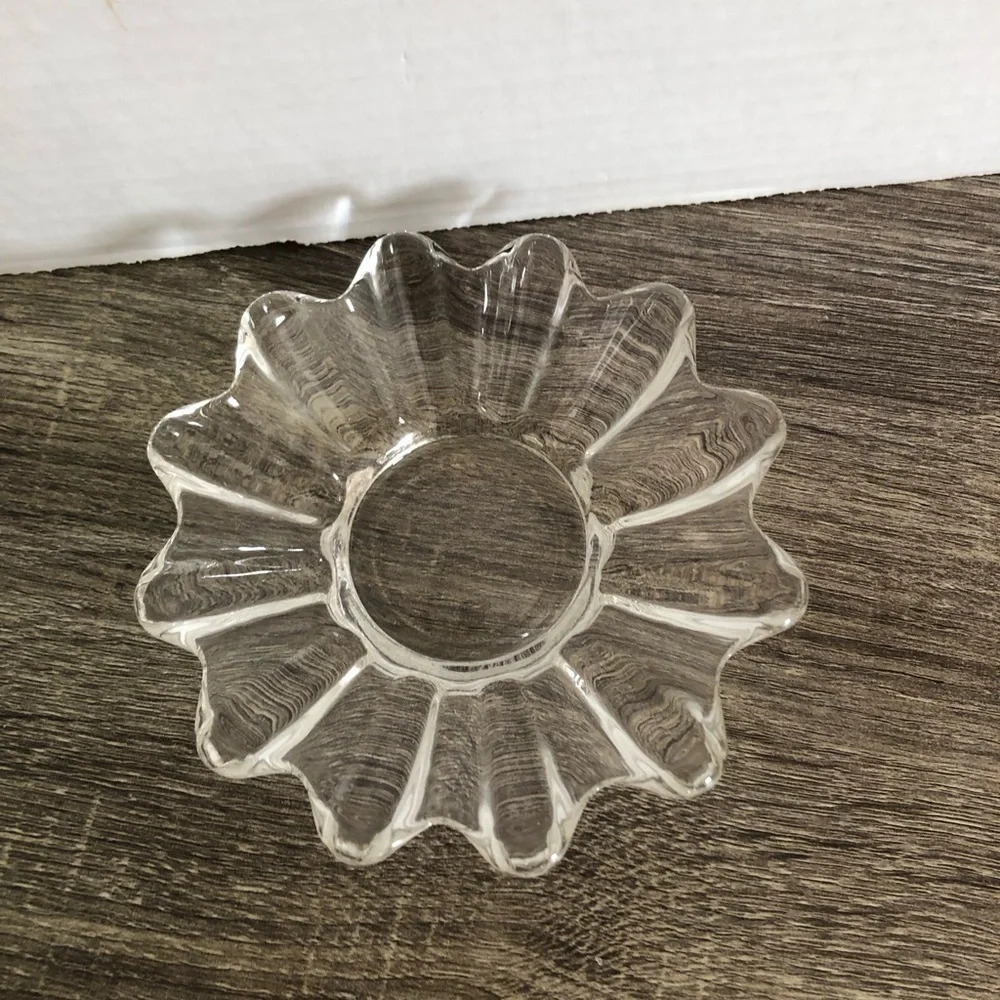 5/$25 Vintage Scalloped Edge Dish